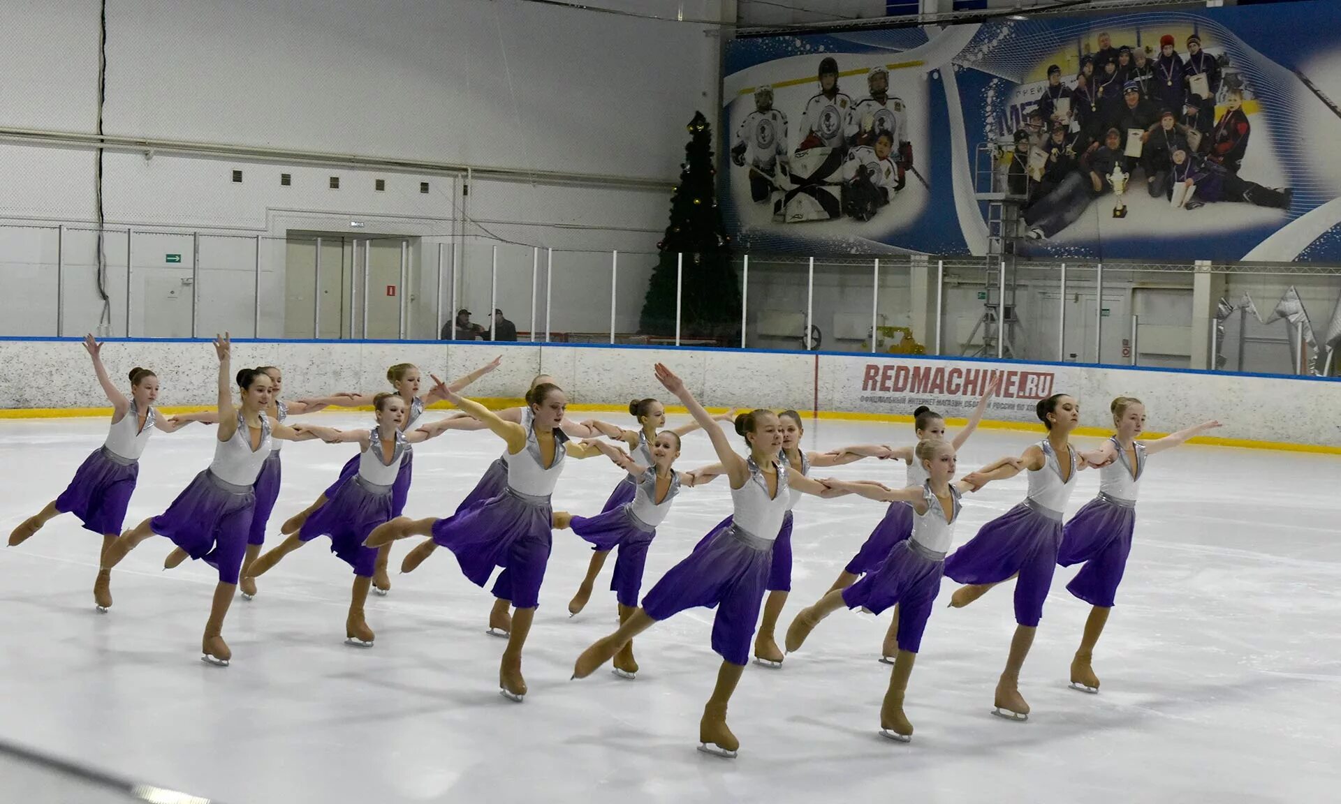 день студента новотроицк. товарищеская игра хоккей. ледовый дворец пересвет брянск. ледовый дворец брянск шоу. ледовый дворец брянск новости.