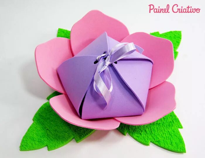 Поделки из фоамирана. Подарок на день матери из фетра. Подарок маме из фоамирана. Подарки из фоамирана своими руками. Магнитики из фоамирана.