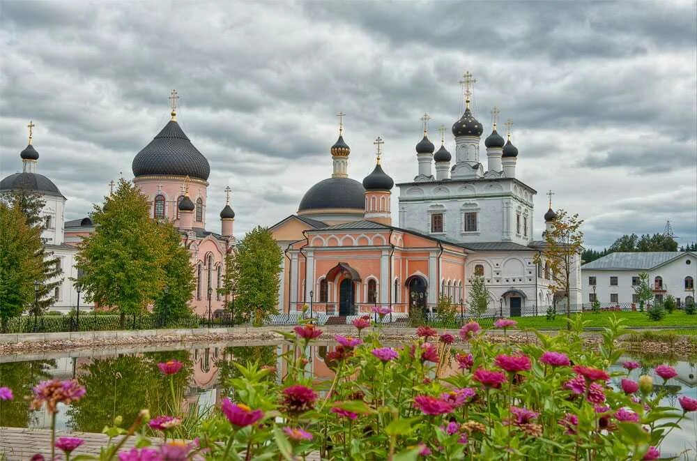 Монастырь давидова пустынь сайт. Мужской монастырь Давидова пустынь. Свято-Вознесенская Давидова пустынь. Вознесенская Давидова пустынь Чеховский район. Чехов монастырь Давидова пустынь.