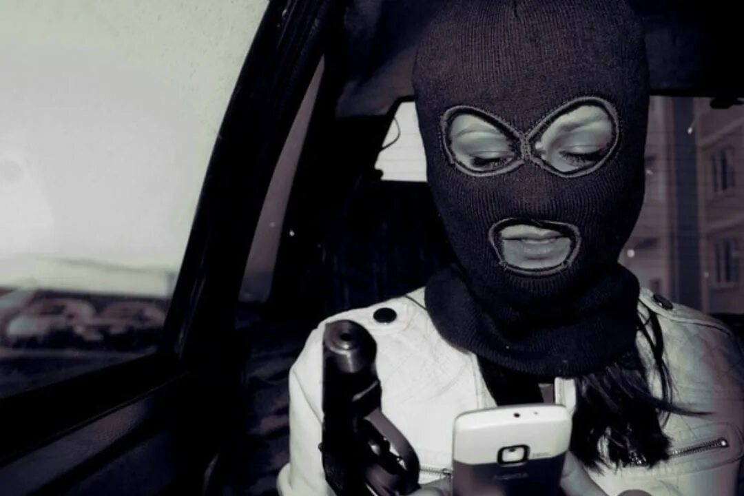 Бандитка машина. Бмв е34 бандиты 90. Волга 3110 ночью зимой. Девушка с пистолетом в машине. Е36 бандитка.