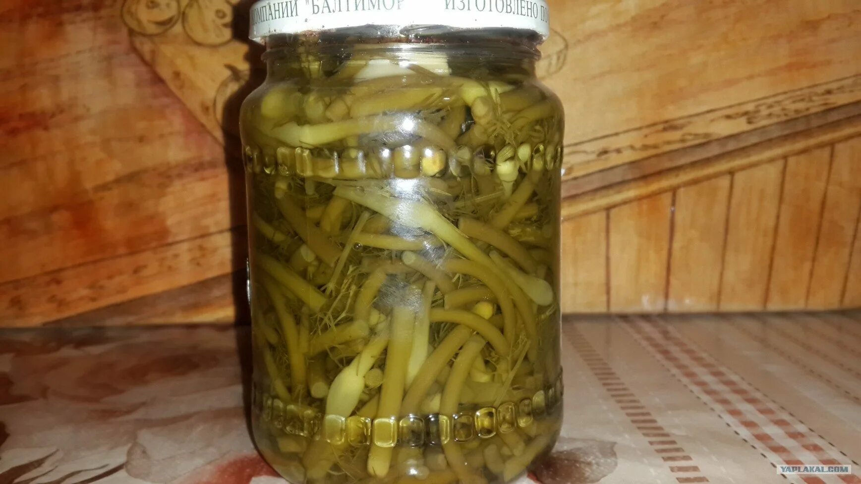 Черемша на мясорубке на зиму. Папоротник орляк соленый. черемша орляк. черемша чесночная стрелка. папоротник соленый в банке.
