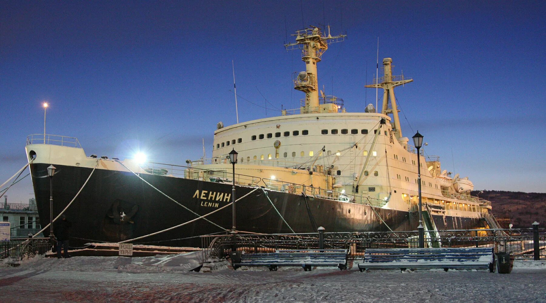 Какое атомное судно появилось первым. Ледокол Ленин Мурманск. Музей атомоход Ленин Мурманск. Атомный ледокол Ленин. Атомоход ледокол Ленин.