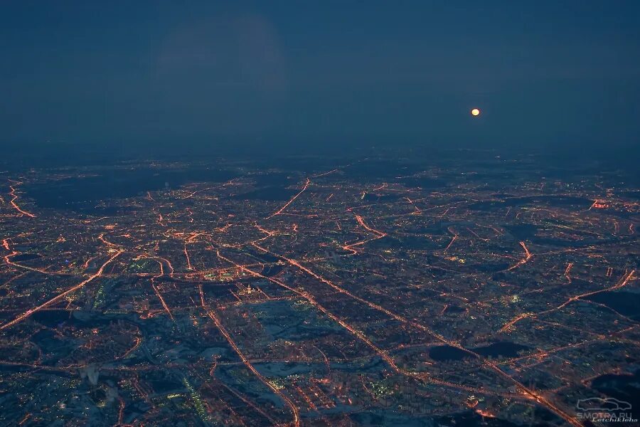 Вид из самолета. Москва с высоты самолета. Москва вид с самолета. Вид с самолета на землю. Как далеко можно увидеть