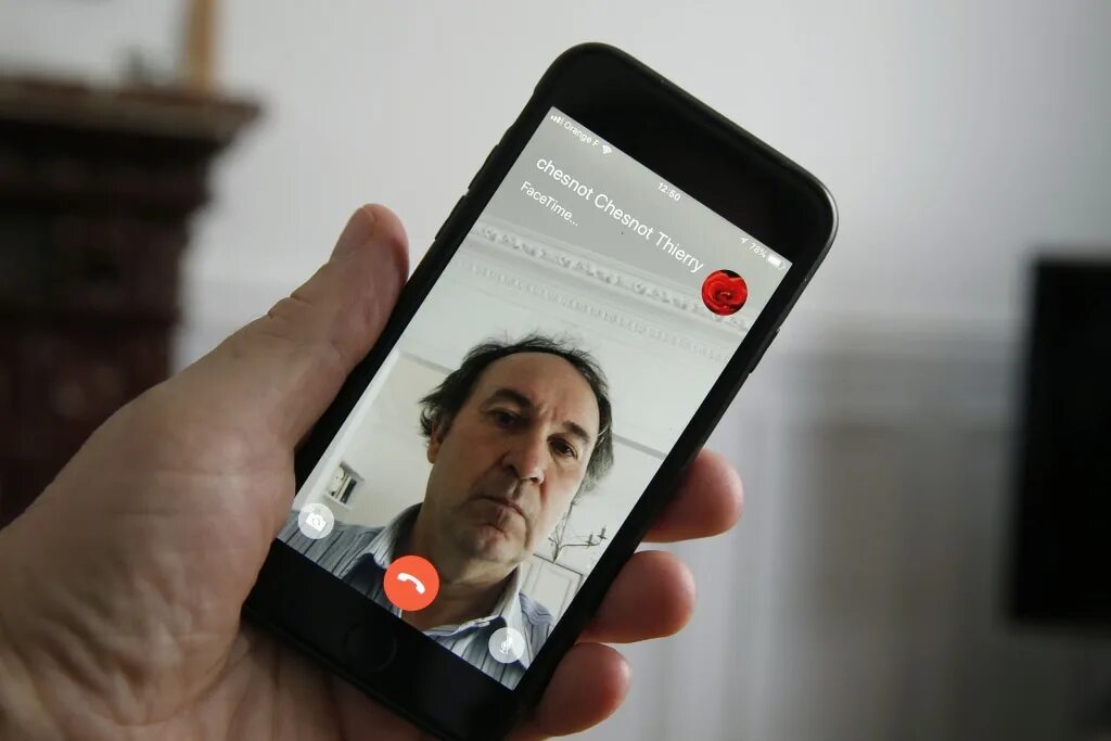 Звонок по facetime. Звонок айфон facetime. Видеозвонок шаблон. Звонок по facetime. Звонок по facetime.