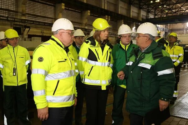 Илим палп братск. Школа подрядных организаций. Илим палп медведев. Илим специалисты. Группа илим коряжма фото.