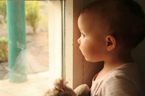 Ребенок скучает по родителям