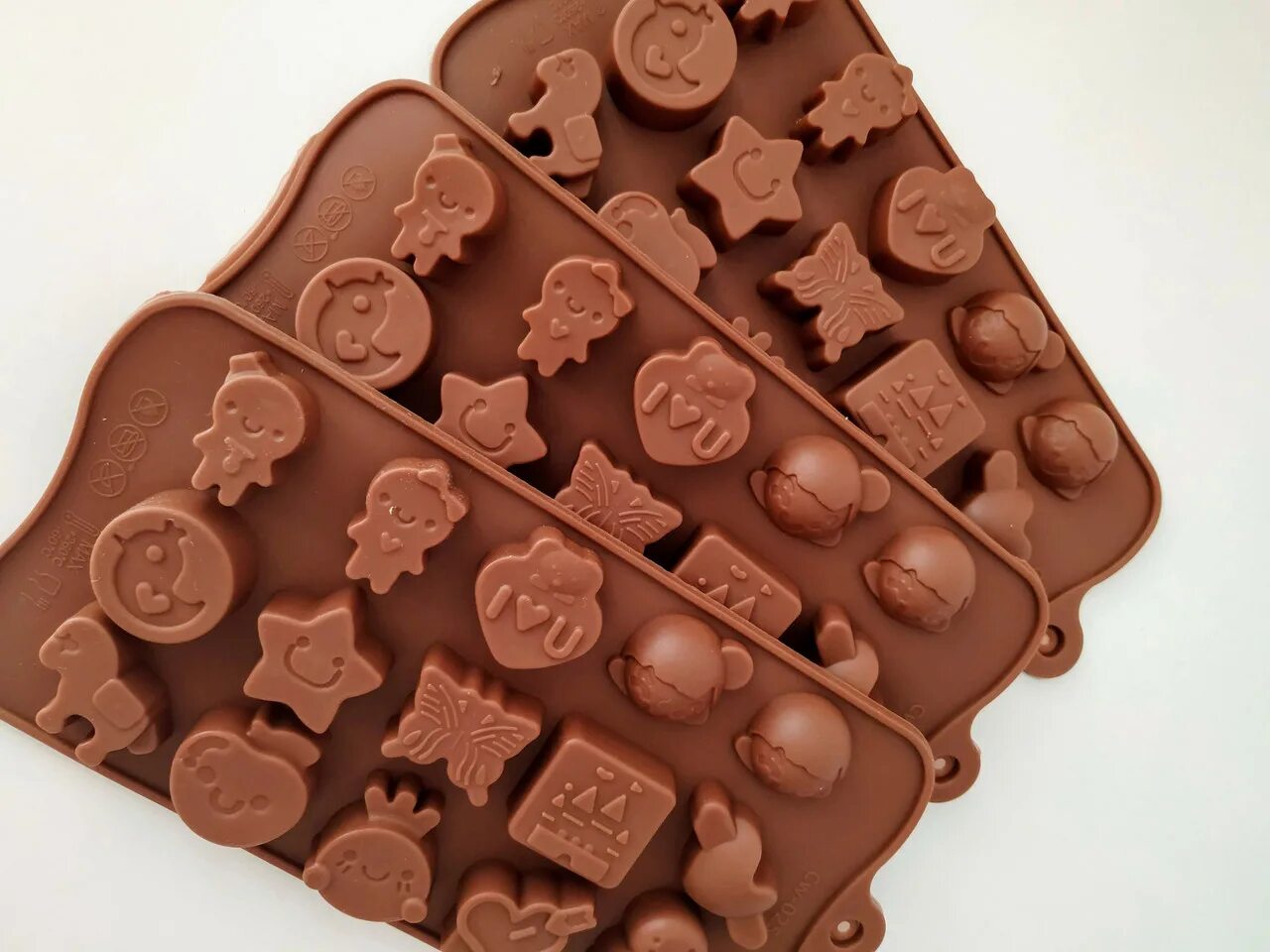 поликарбонатная форма im 380. формочки для шоколада своими руками. форма для шоколада «полусфера», 27,5×13,5 см, 24 ячейки. силиконовые формы для шоколадных фигурок. формы для приготовления шоколада.