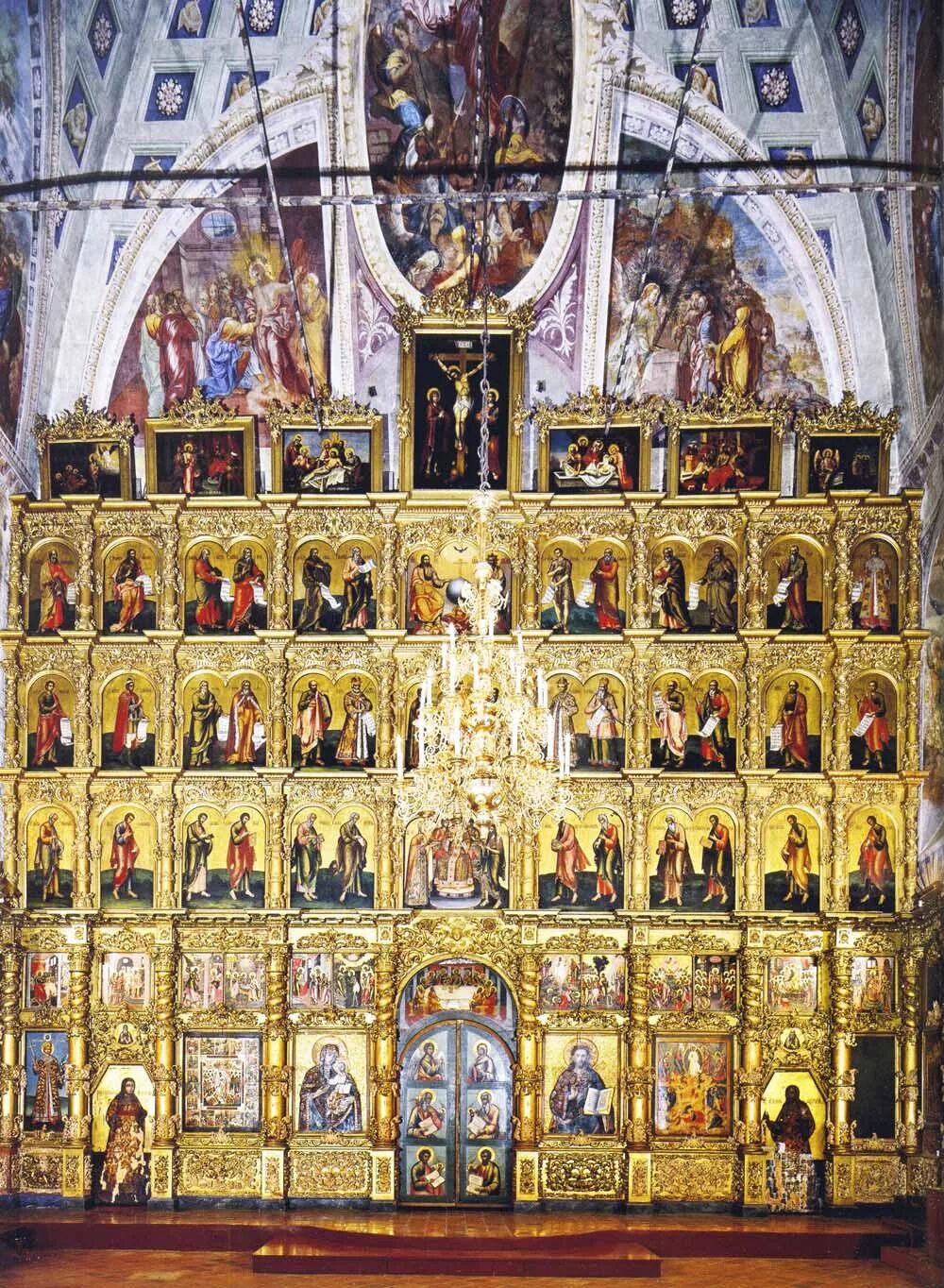 Иконостас спасо преображенский собор рыбинск. Иконостас спасо преображенского собора. Углич спасо преображенский иконостас. Иконостас спасо преображенского собора. Иконостас благовещенского собора московского кремля.