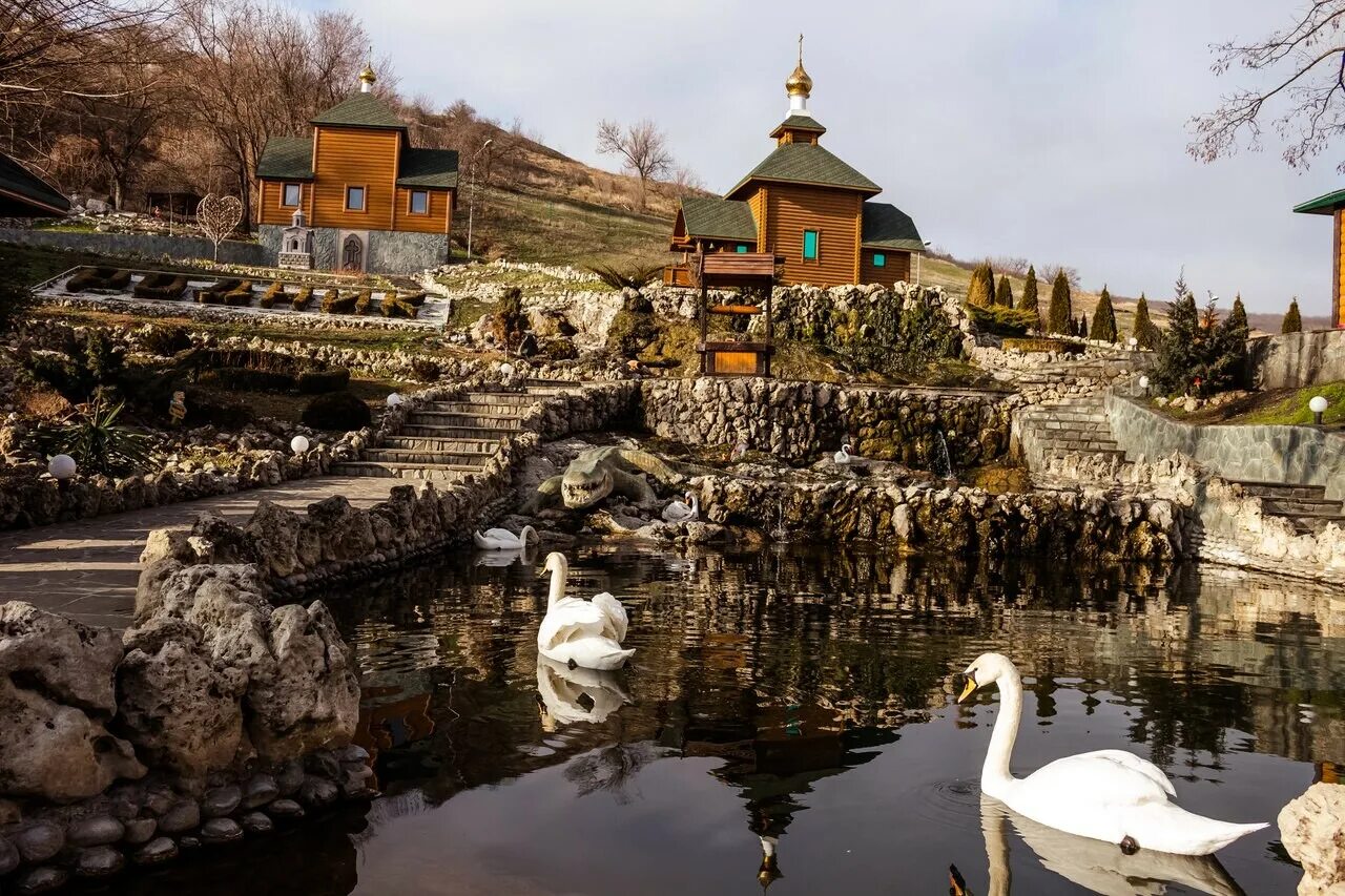 Парк родник сайт. Парк Родник Пятигорск. Пятигорск парк Родник малый зал. Парк Родник, Спортмастер на Машуке.