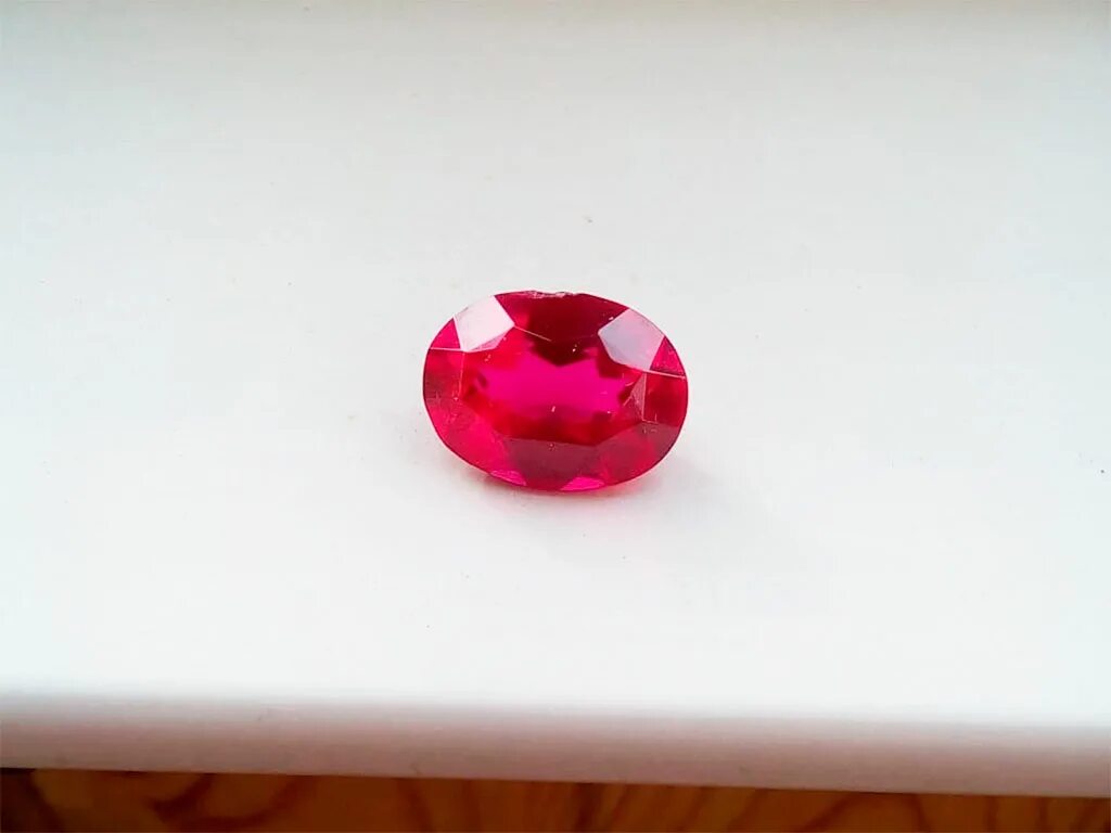 Как отличить рубин. Рубин искусственно выращенный. Гидротермальный Рубин. Синтетический Рубин отличить от натурального. Облагороженный Рубин что это.