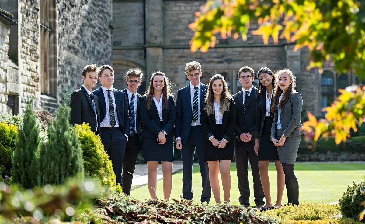 Life in uk. Школа Repton Лондон. Средние школы Англии (secondary School). Среднее образование в Великобритании. Старшая школа в Великобритании.