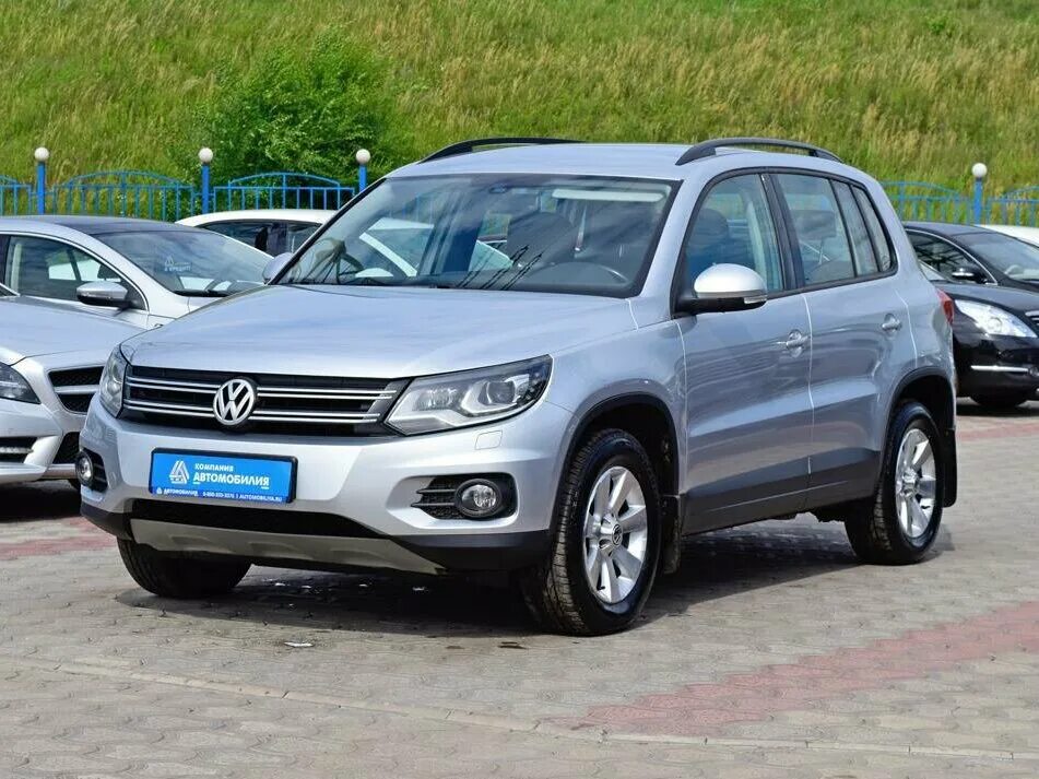 Volkswagen tiguan 2013 синий. Tiguan 2012 2. Тигуан 140 л с. Паркетник тигуан. Тигуан 140 л с.