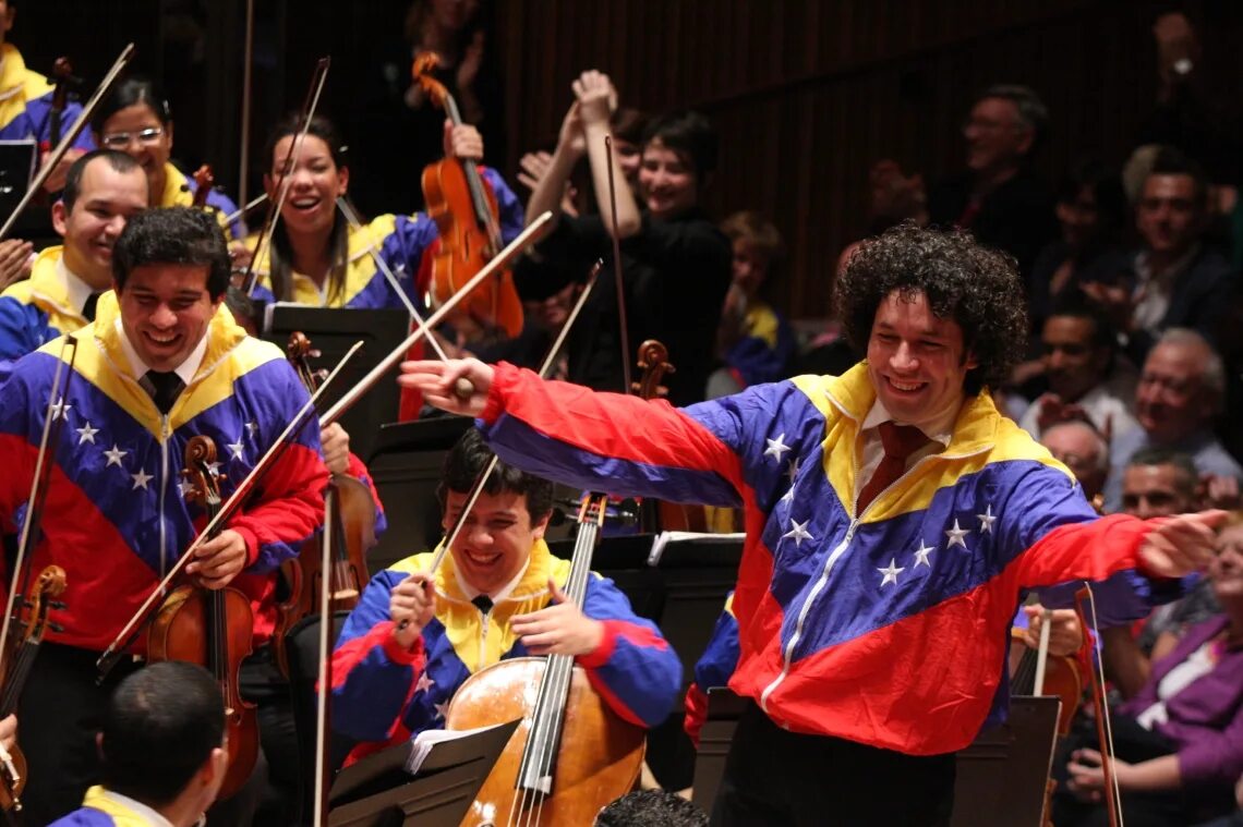 El sistema оркестр. Оркестр Густава Дудамеля. Венесуэльские музыканты. Самый большой оркестр