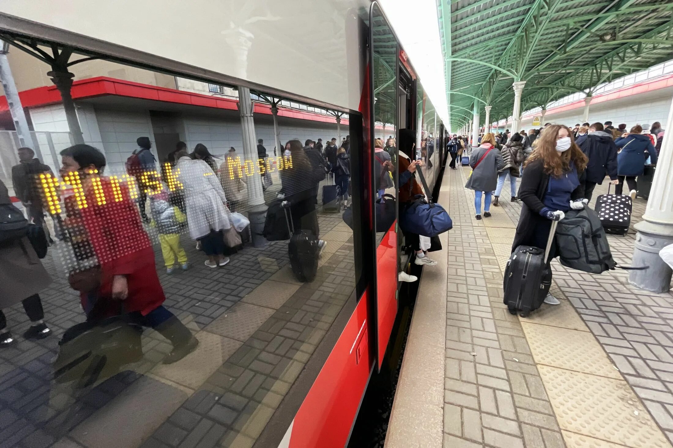 Поезд 721м москва минск ласточка. Ласточка-премиум 727м. Эс1п 038. Поезд ласточка москва минск. Поезд 722м ласточка.