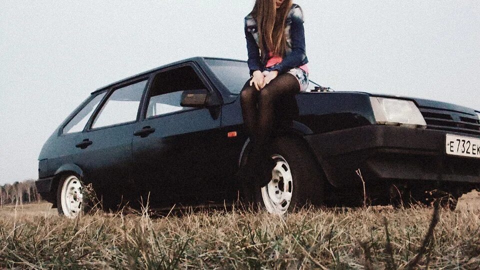 Минус едет на девятке. Мальчик на девятке обложка. Минус едет на девятке. Мальчик на девятке. Мальчик едет на девятке.