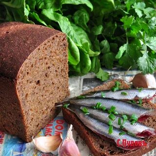 Килька с черным хлебом