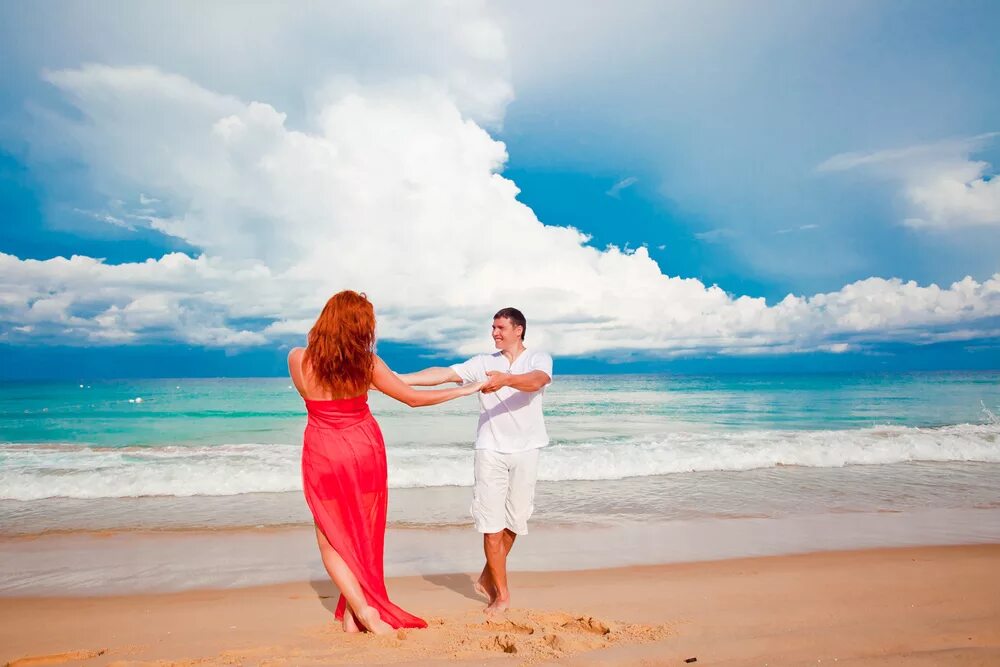 Влюбленные на берегу моря. Love story фотосессия медовый месяц. Влюбленные на море. Гулять по берегу моря. Какая пара у м.