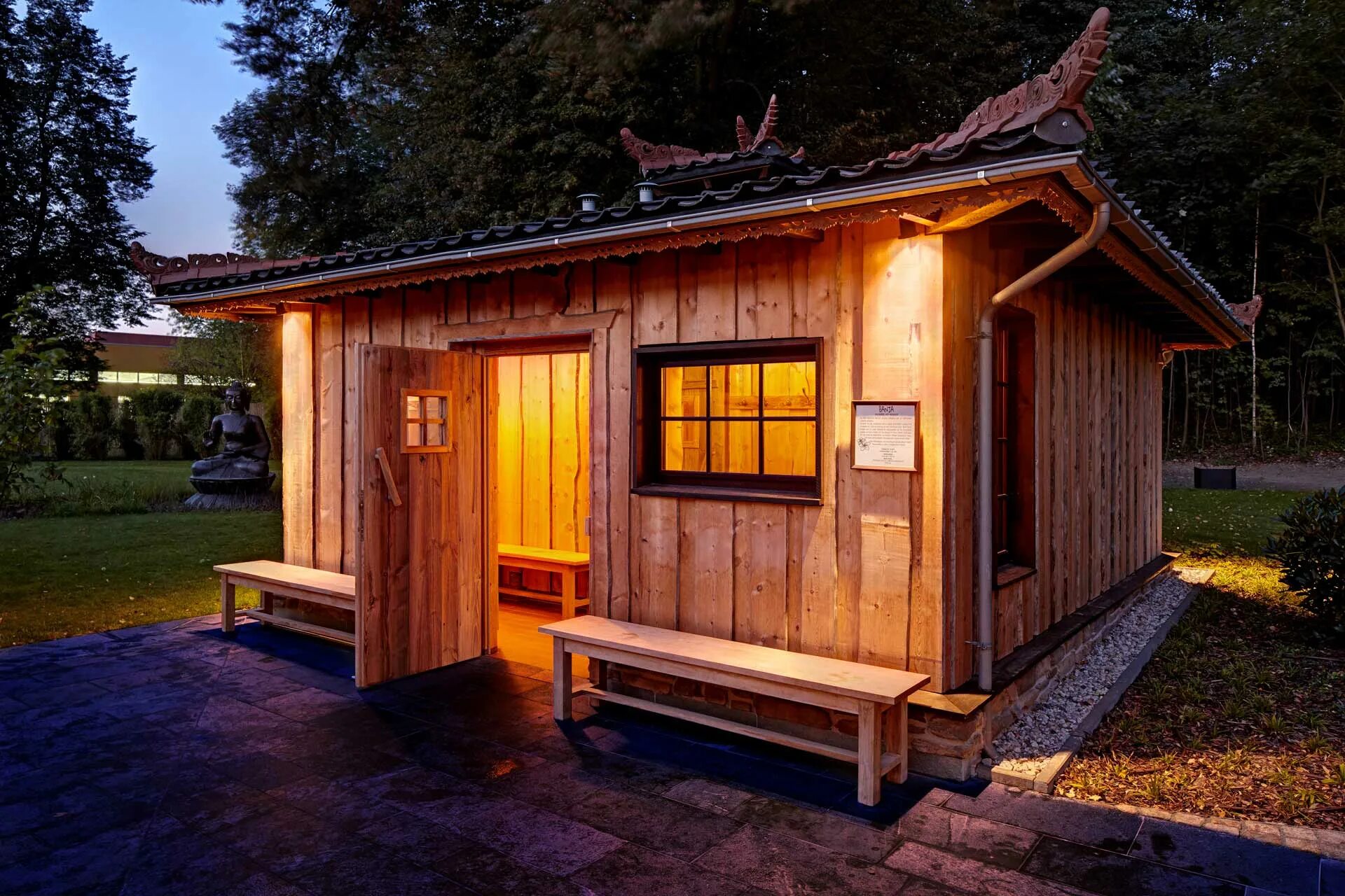 Компактные бани. Tiny House с односкатной крышей. Небольшая баня. Необычные дачные домики. Баня на даче.