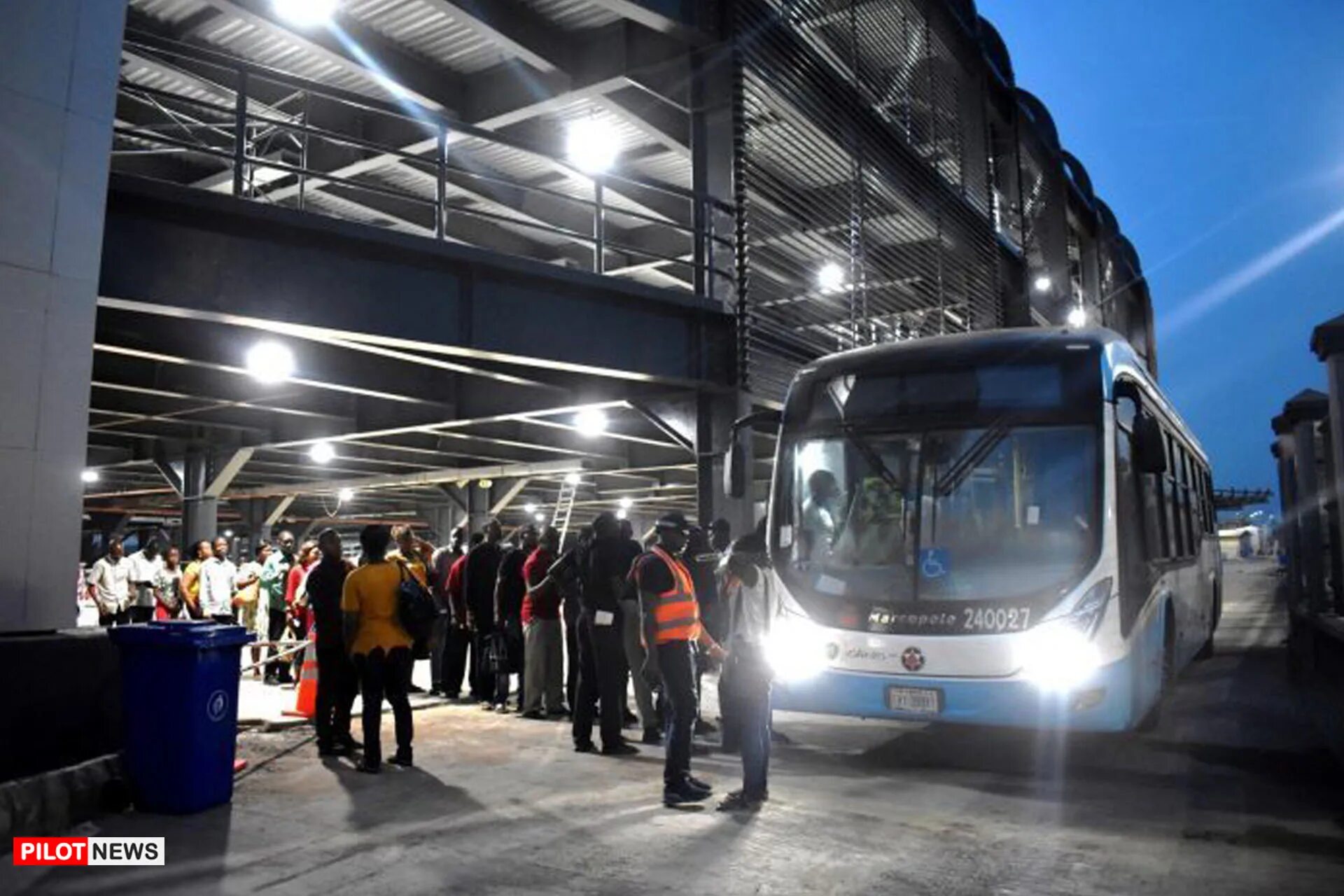 Cold bus terminal. Bus terminal. bus terminus. cold bus terminal в аэропорту.