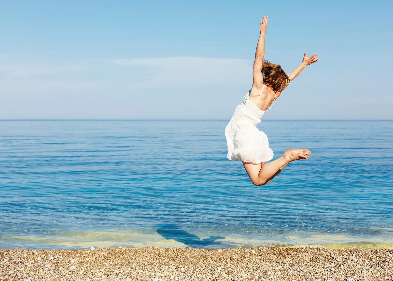 Девушка-море. Счастливая девушка. Девушка бежит к морю. Девушка-море. Море радовалось.