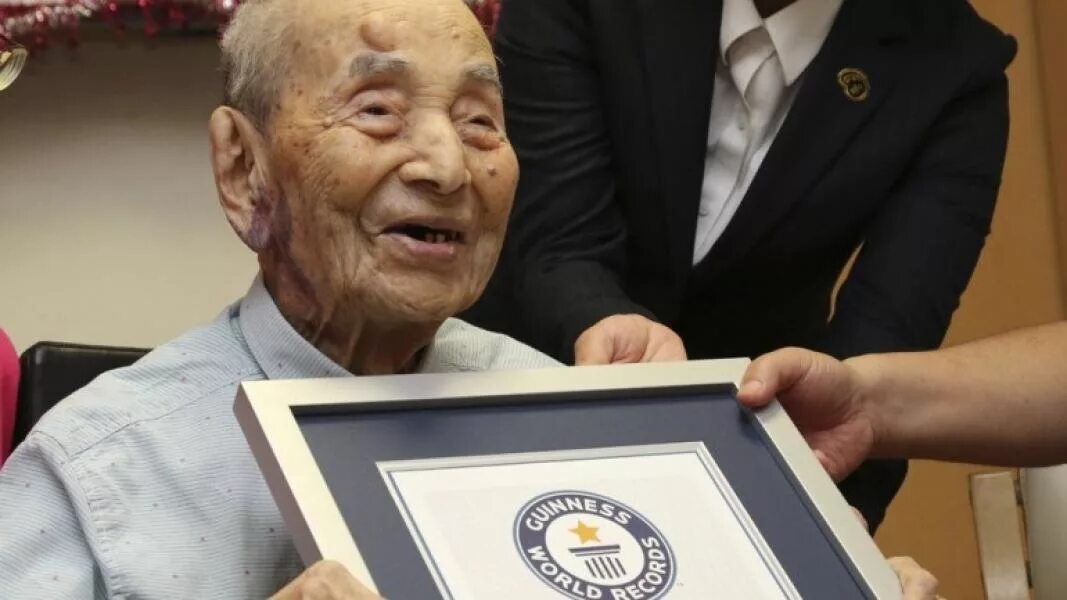 Умер старейший мужчина в мире. Масао Кадоваки. Масао Кадоваки староста небольшой деревни в префектуре хёго. Староста деревни Масао Кадоваки.