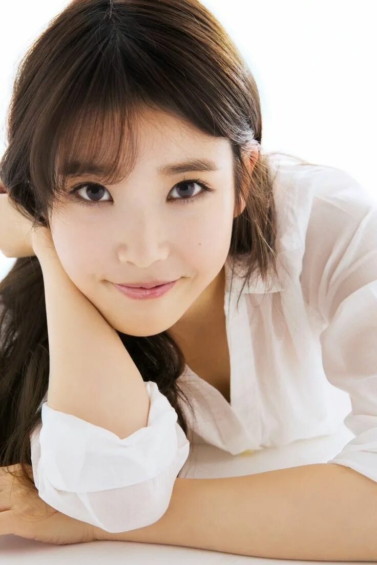 Iu айдол. Девушка в платье красивая. Ai девушки. Аи девушка фото. Zhang qi.
