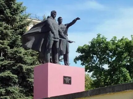 Памятники в луганске