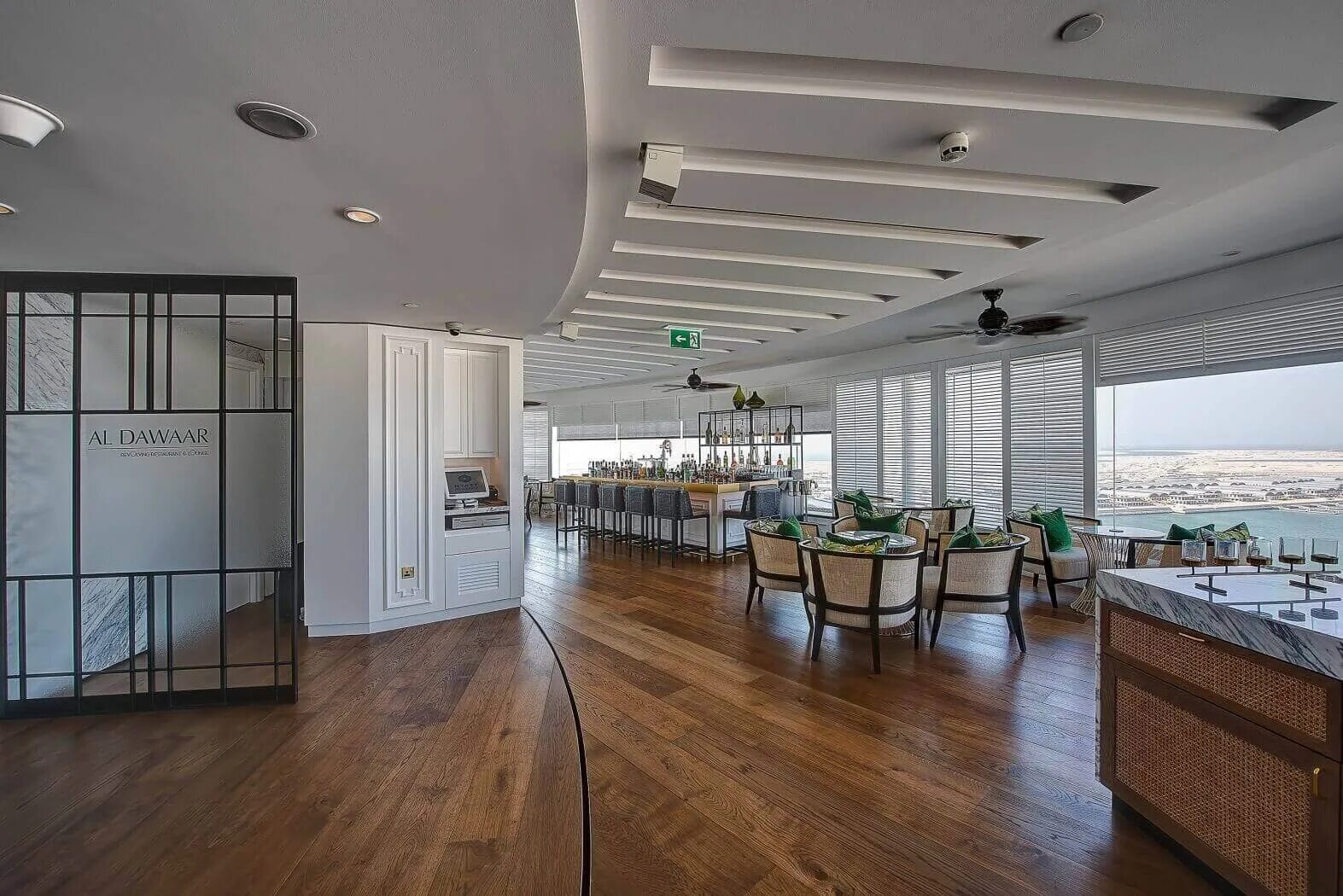 Floor ресторан. Al dawaar revolving restaurant. al dawaar ресторан дубай. хаят регенси дубай спортзал.