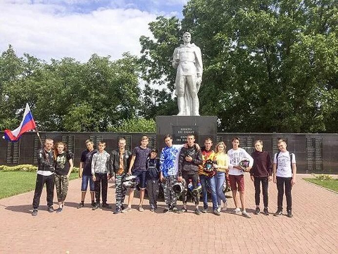 Погода в александровске усть лабинский район. Станица Ладожская Краснодарский край. Станица Ладожская Усть-Лабинский район Краснодарский край. Достопримечательности станицы Ладожской Усть-Лабинского района. Обелиск Ладожская станица.