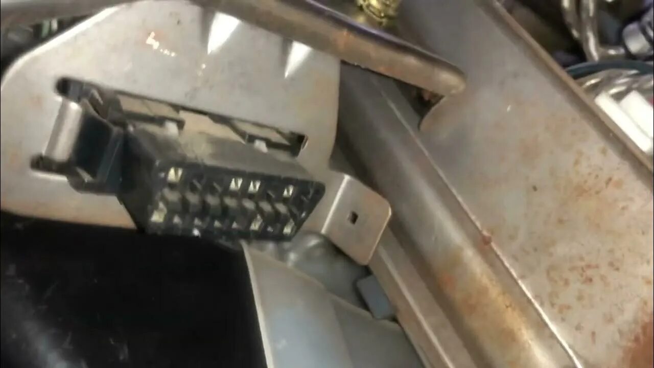 Лансер обд. Диагностический разъем mitsubishi lancer 9. диагностический разъём obd2 лансер 10. разъем обд лансер 9. lancer 9 obd разъем.