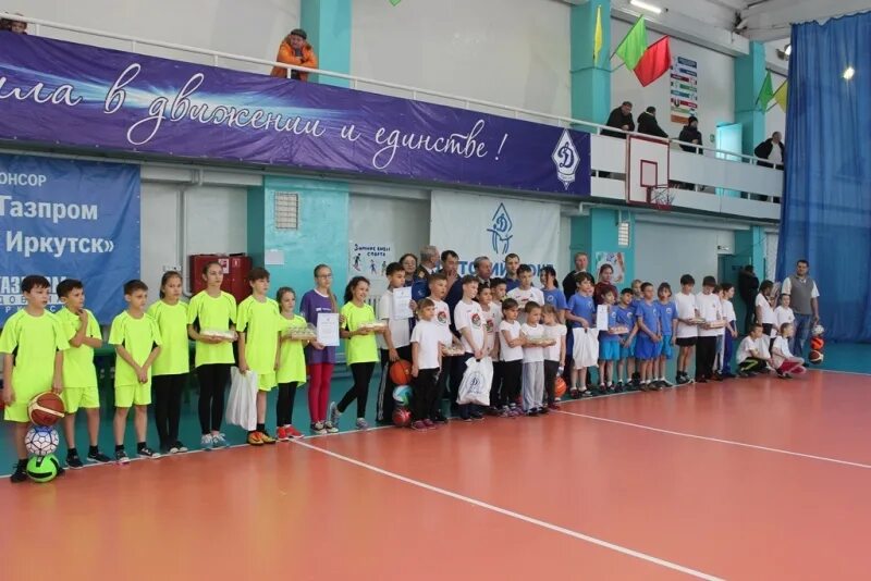 Город спорта иркутск. Дом спорта Динамо Иркутск. Олимпиец Иркутск. Динамо Иркутск дом спорта здание.