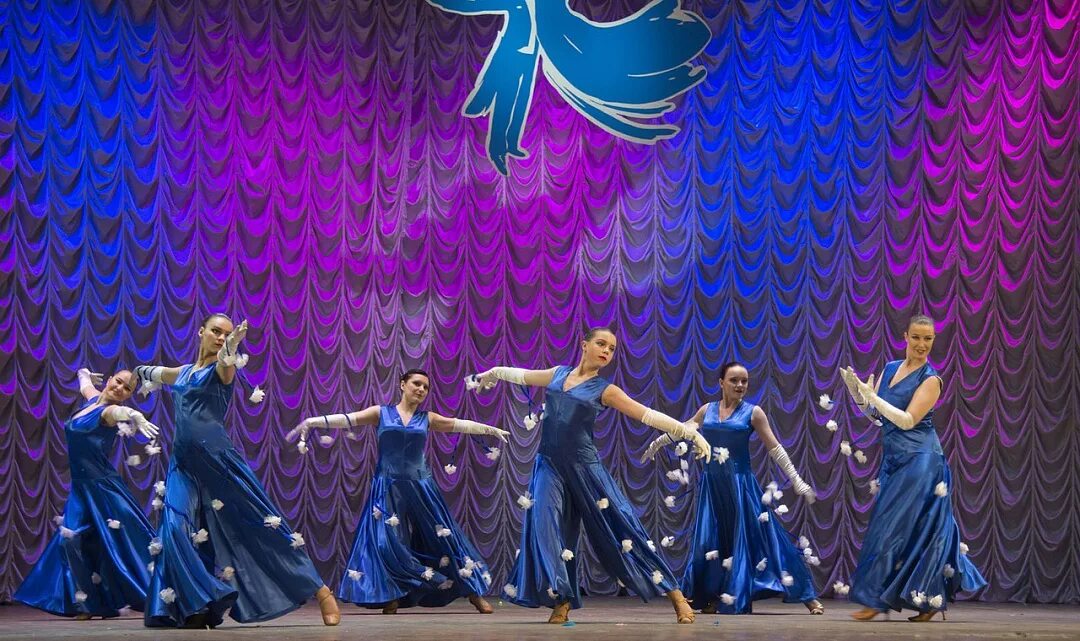 Конкурс коллективов бальных танцев. Ансамбль бального танца амурские ритмы. Ансамбль ритмы кавказа. Коллективный танец. Ансамбль бального танца созвездие тальменка.