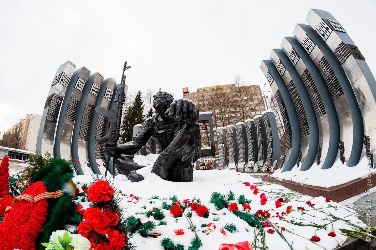 Мемориала черный тюльпан. Чёрный тюльпан афганистан памятник. чёрный тюльпан афганистан памятник екатеринбург. мемориал черный тюльпан екатеринбург. чёрный тюльпан екатеринбург самолет.