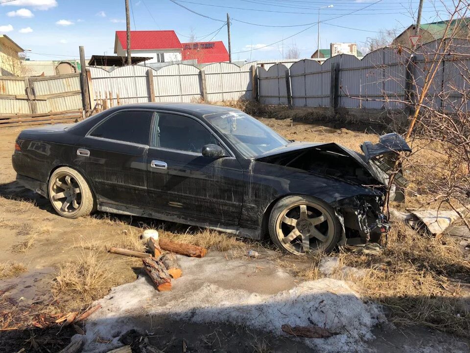 Разбил марка. Toyota Mark 2 100 разбитый.