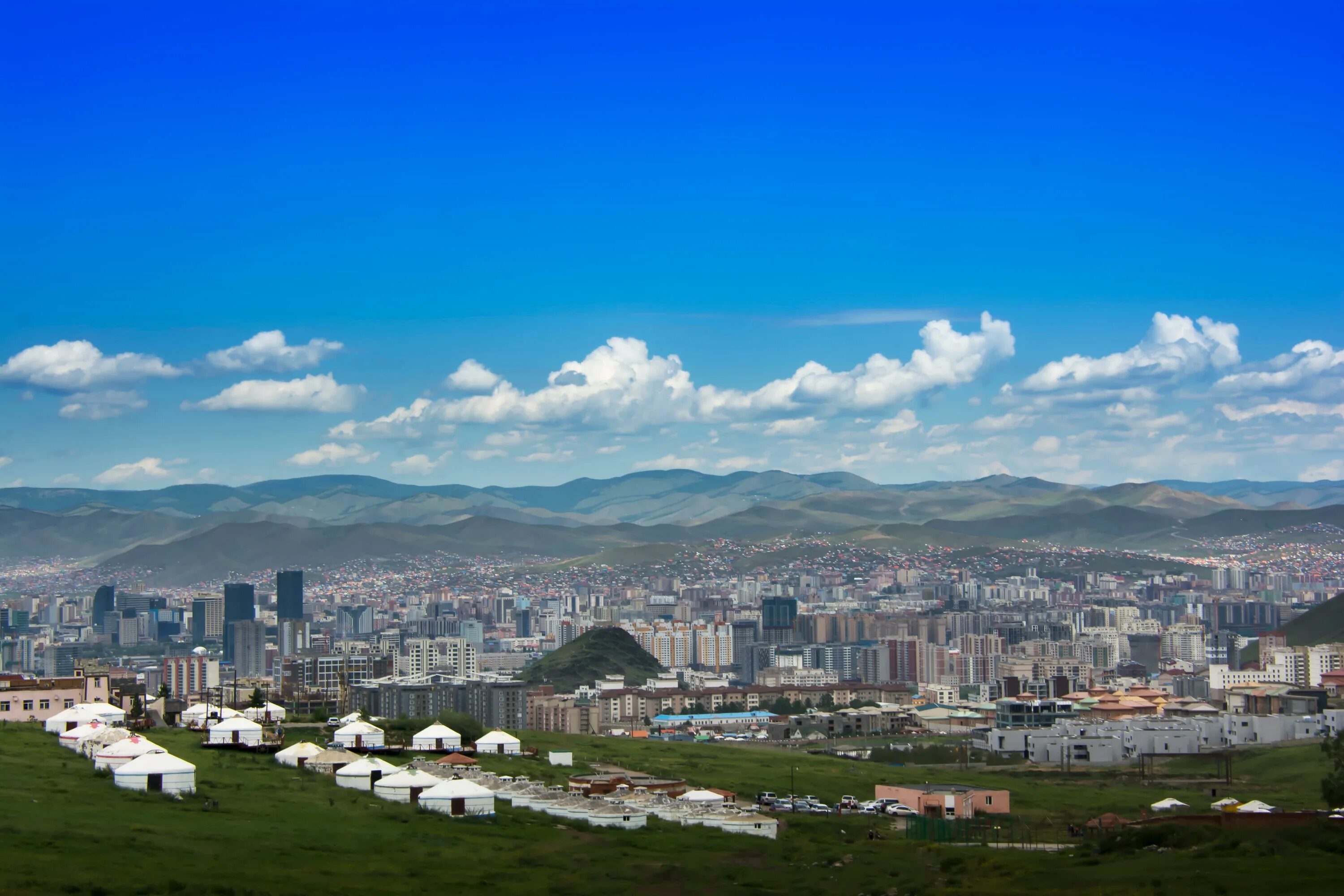 Какая столица у монголии. Монголия Улан Батор. Улан Батор столица. Улаанбаатар Монголия. Улан Батор климат.