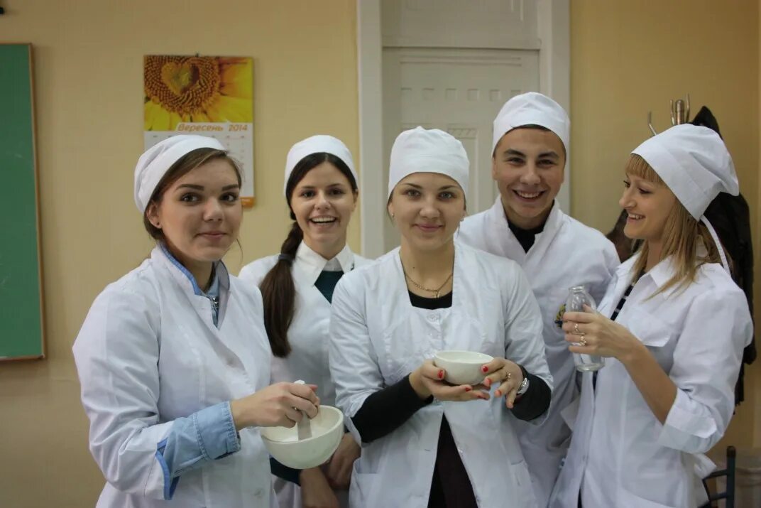 Медицинский колледж после 11 класса. Учеба в мед колледже. предметы в мед колледже. медицинский колледж фармация. студенты фармацевты.