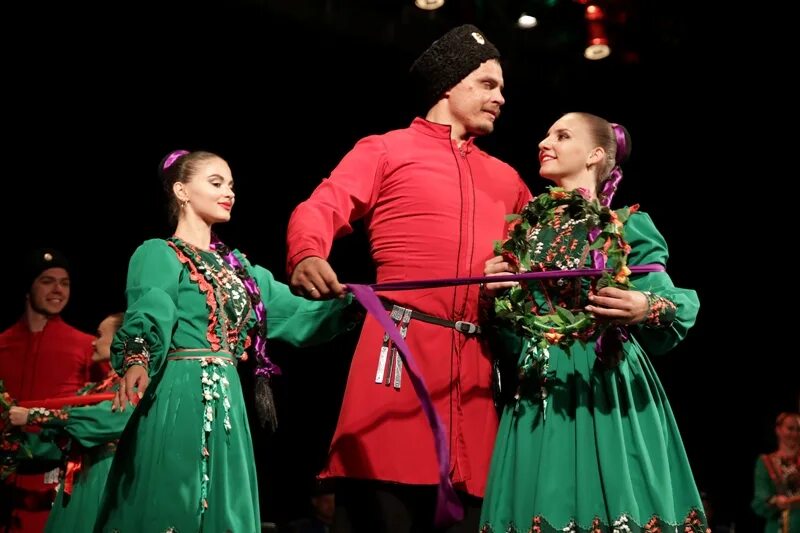 Казачий ансамбль танца ставрополье. Государственный ставропольский ансамбль ставрополье. Ансамбль танца ставрополье. Казачий ансамбль ставрополье. Ансамбль казаки ставрополь.