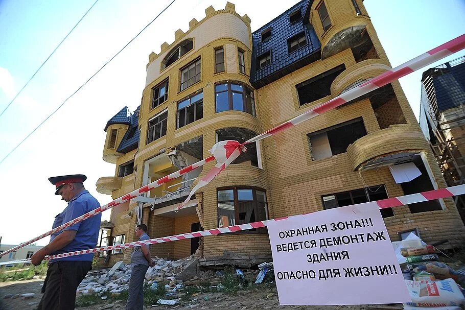 Снести самовольную постройку