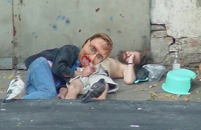 Пьяные бомжи трахают друг друга