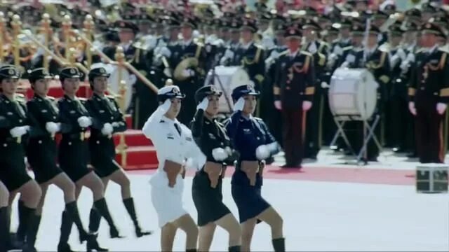 Китайские девушки на параде. Китайские девушки на параде под песню. Китайские девушки на параде. Парад в китае девушки. Китайские девушки на параде под песню.