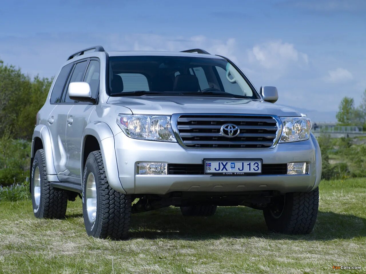 Land cruiser 200 arctic trucks в грязи. Toyota land cruiser 200 arctic trucks 2020. Toyota land cruiser 200 arctic trucks. Toyota land cruzer 200 arctic. Ленд крузер 200 арктик.