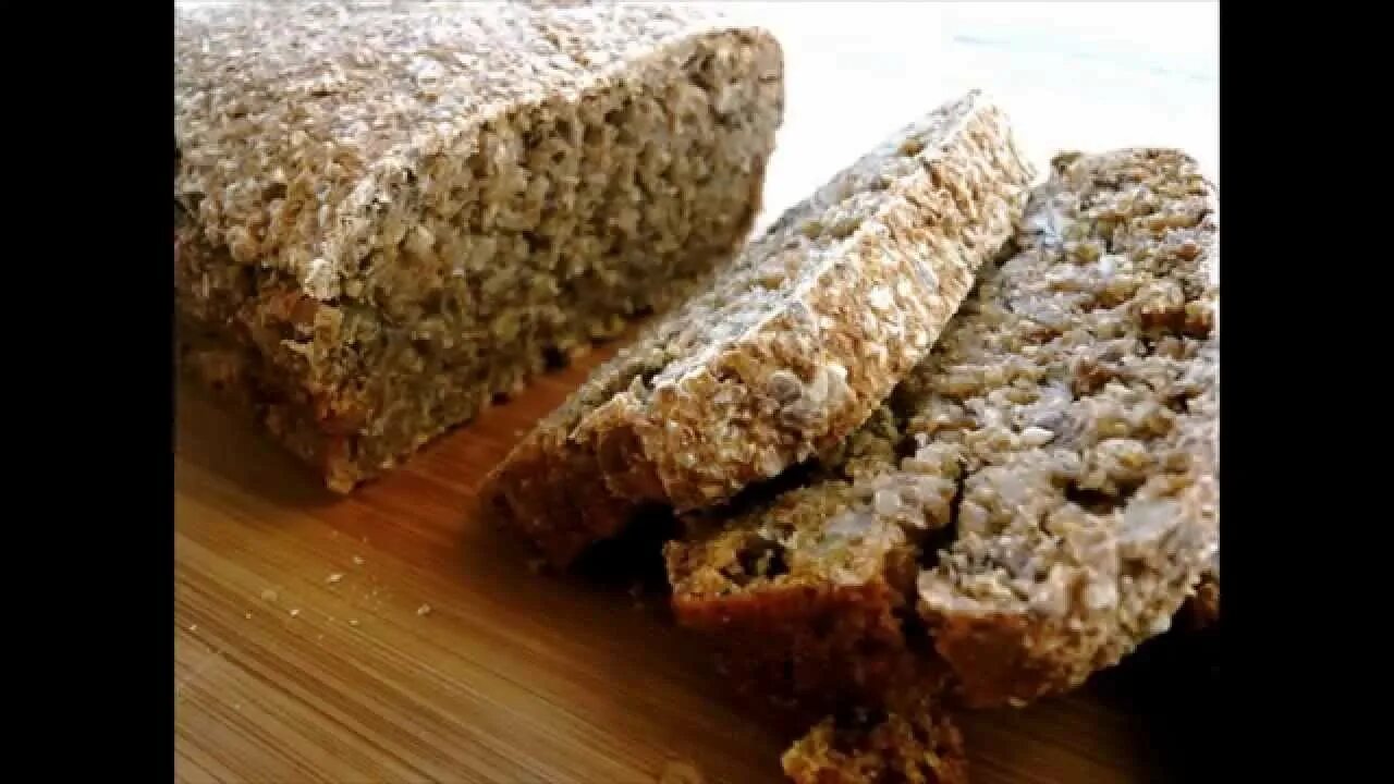Хлеб с кунжутом. Хлебцы из. Колоб выпечка. Хлебцы из пророщенной пшеницы. Хлеб пшеничный отрубной.