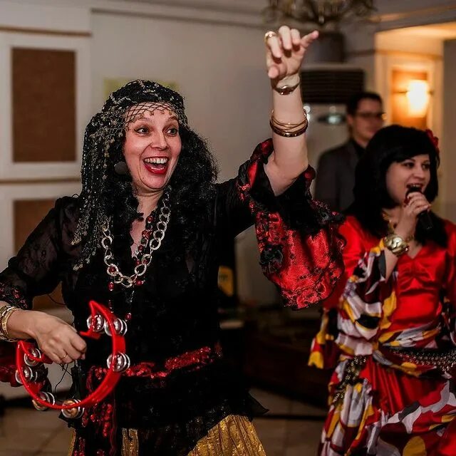 цыгане ромалы. цыганский ансамбль valencia. детская цыганская музыка. цыганка в ресторане. танец цыган-мадьяр.