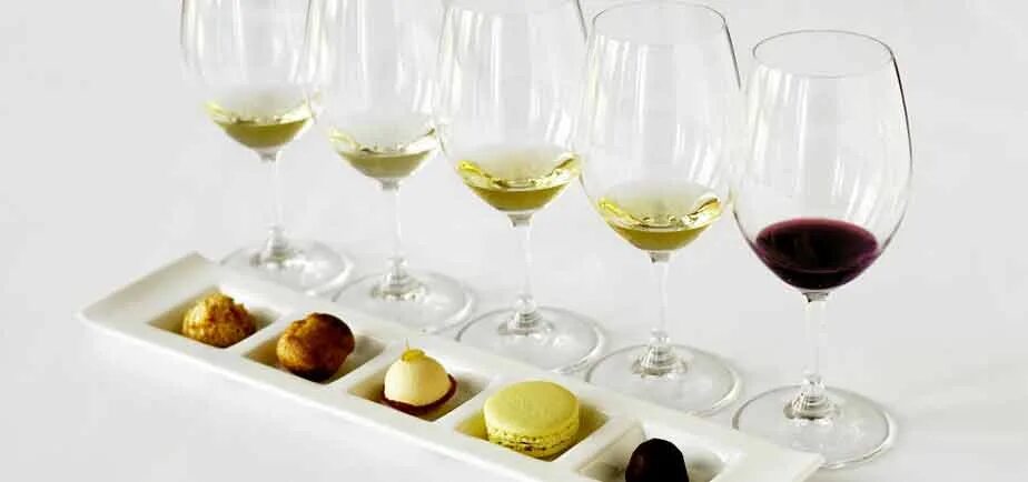 Десертное вино из винограда. Десертные вина. Десертные вина и коньяк. Вино и десерт. Сладкие вина.