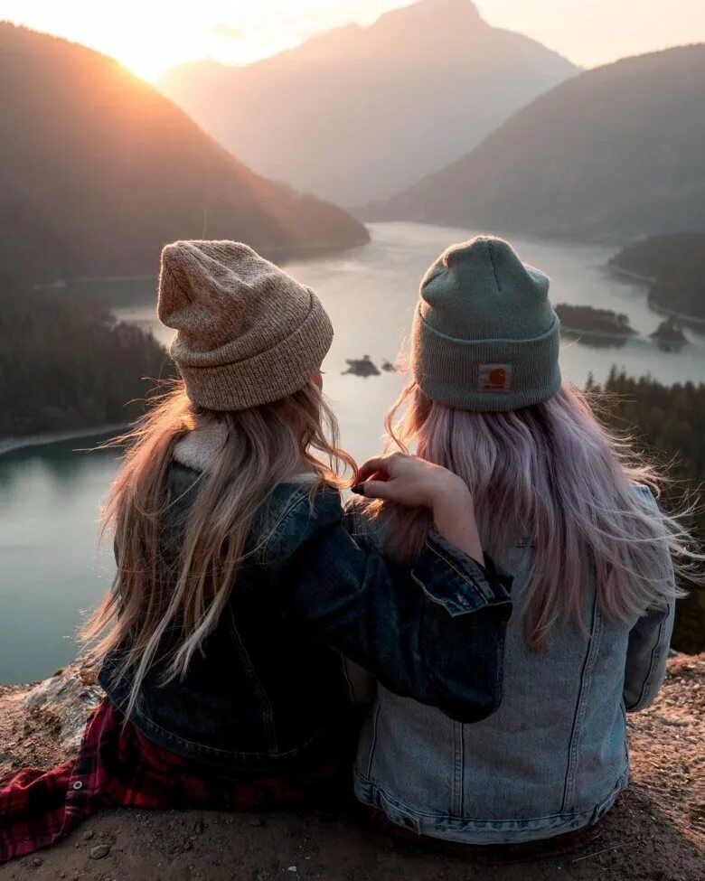 Две девочки подружки. Друг и подруга. Друг и подруга. Аватарки девушек 2. Аватарки девушек 2.