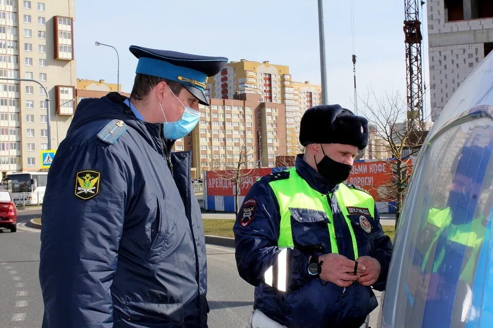 Судебные приставы белгород. Улица дюнная 12 калининград. Судебные приставы фото. Форма судебных приставов. Судебные приставы по алиментам белгорода.