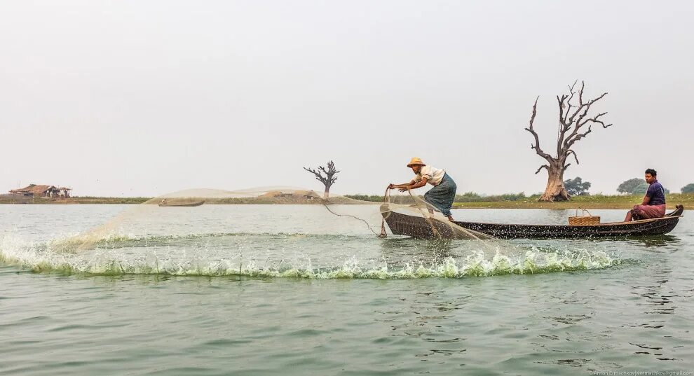 Мьянма рыбаки. Мьянма море. Мьянма быт. Когда можно на лодке выходить на воду
