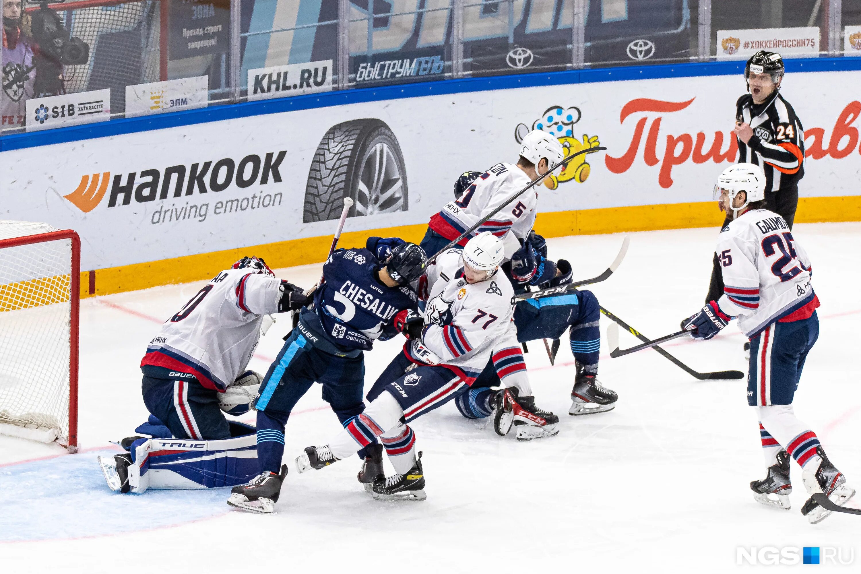 Нефтехимик тольятти. Камаз нефтехимик. Илья морозов хк сибирь. Нефтехимик дети. Нефтехимик тольятти.