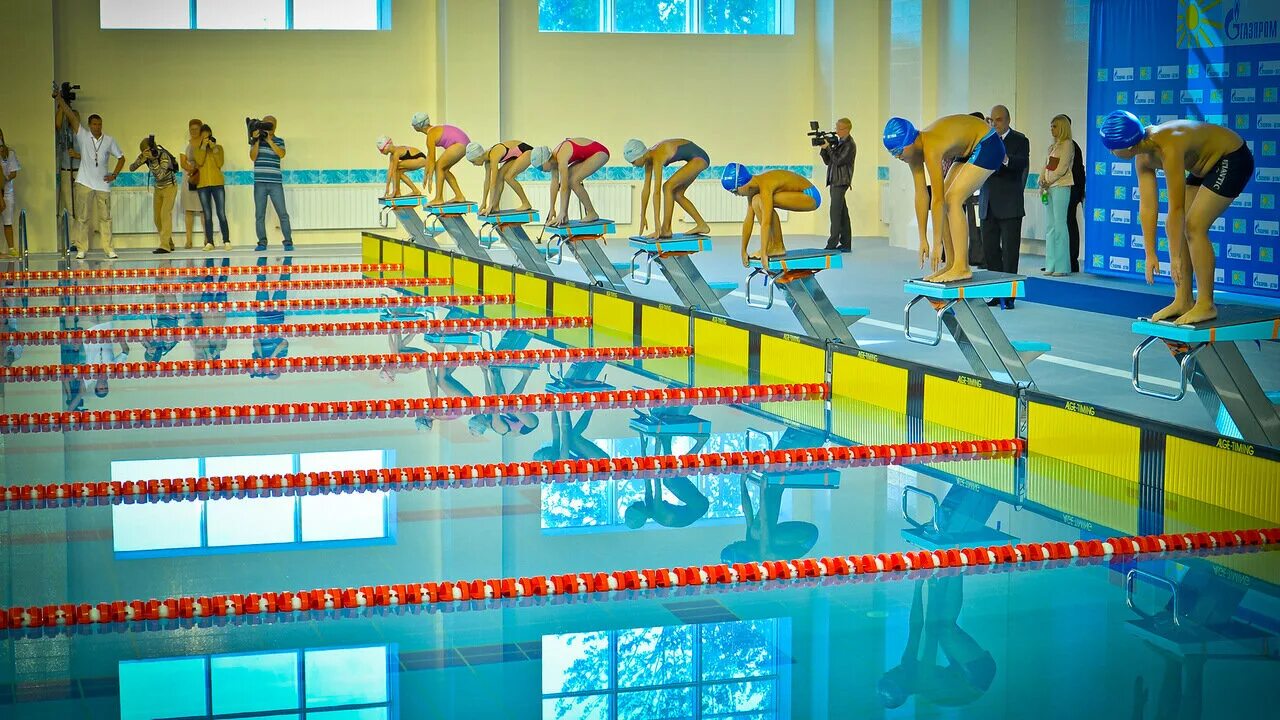 Спортивная школа киров. Бассейн Быстрица Киров. Водный дворец Быстрица Киров. Олимпийский Киров бассейн. Водный дворец Быстрица Киров малый бассейн.