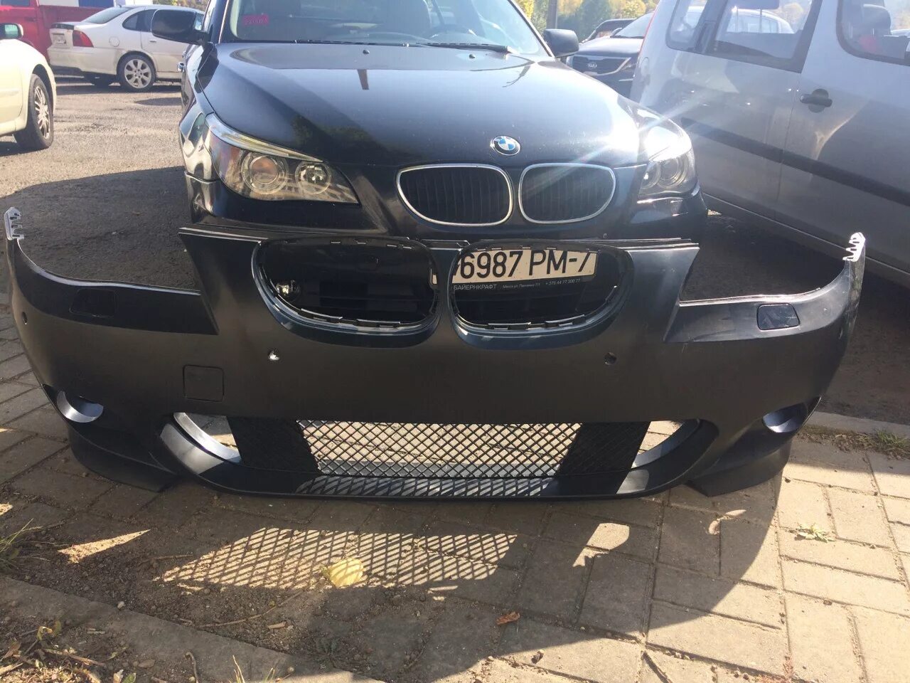 Бампер м5 е60. Bmw e60 ноздри. м бампер е60. бмв е 60 с переднем м бампером. e60 f ноздри.